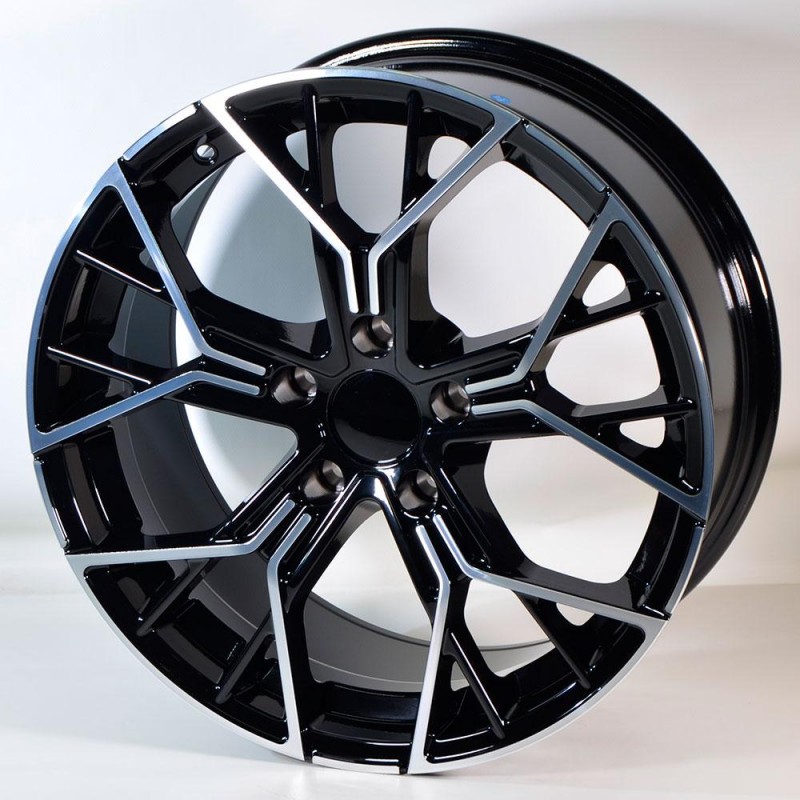 STUTTGART FJB52 8X18 5X120 ET33 72.6 BLACK POLISHED