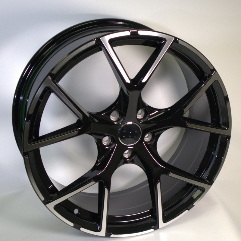 Llanta blade 8x18 5x112 et42 66.6 black polished