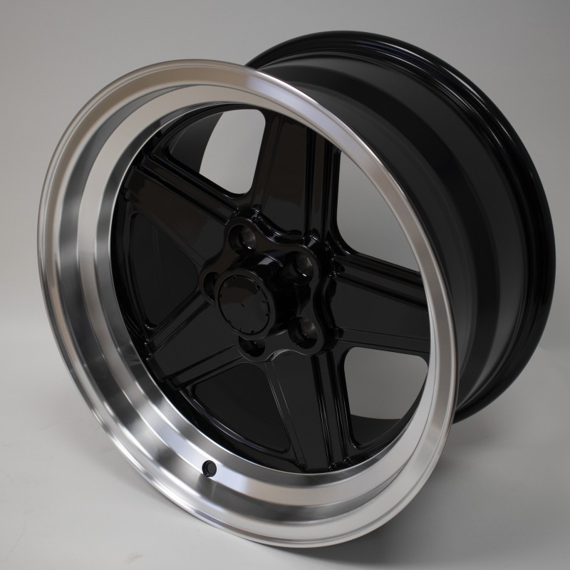 Llanta jw82 8x17 5x112 et11 66.6 black lip polished